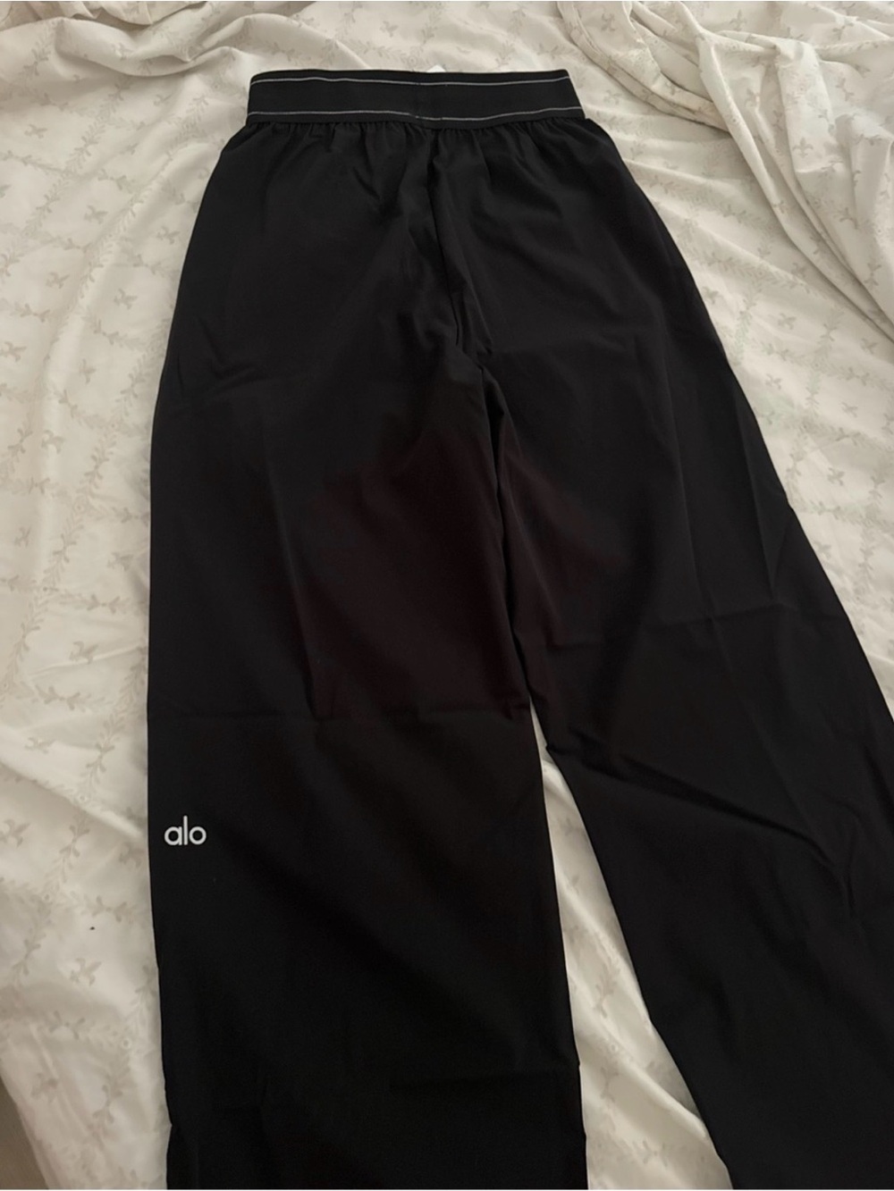 ALO Yoga Kids Black Wide-Leg Jogger Pants - Picture 4 of 5